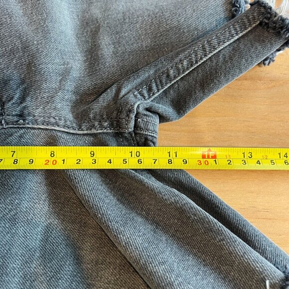 Zara Womens Boyfriend Jean Short Sz 4US Gray Distressed Destructed - Picture 8 of 10